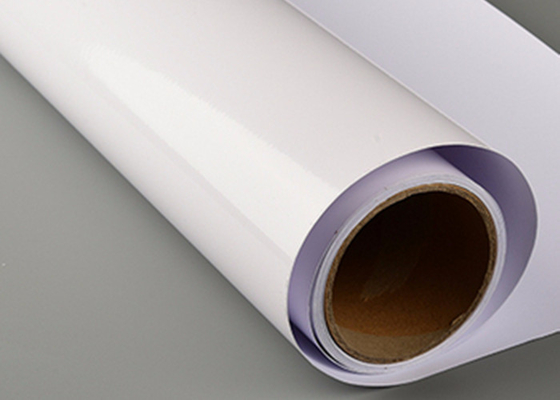 Phim kỹ thuật số màu trắng bóng 140gsm Có thể in rời Có thể in tự dính Cuộn Vinyl